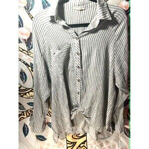 KyeMi Gray & White Vertical Stripe Button‑Down Shirt – Size M
